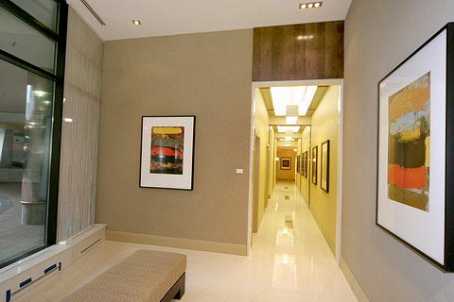 16 Yonge lobby-3