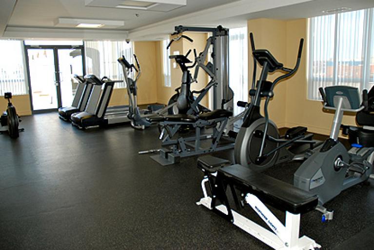 140 Simcoe st condo gym