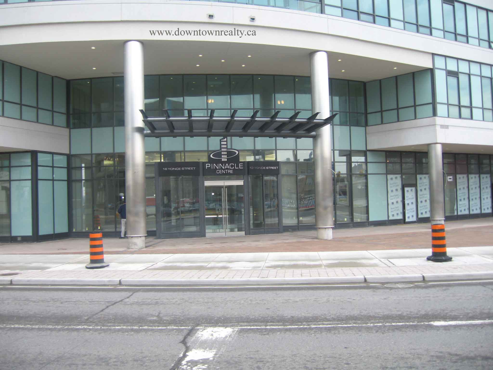 12 16 Yonge st entrance