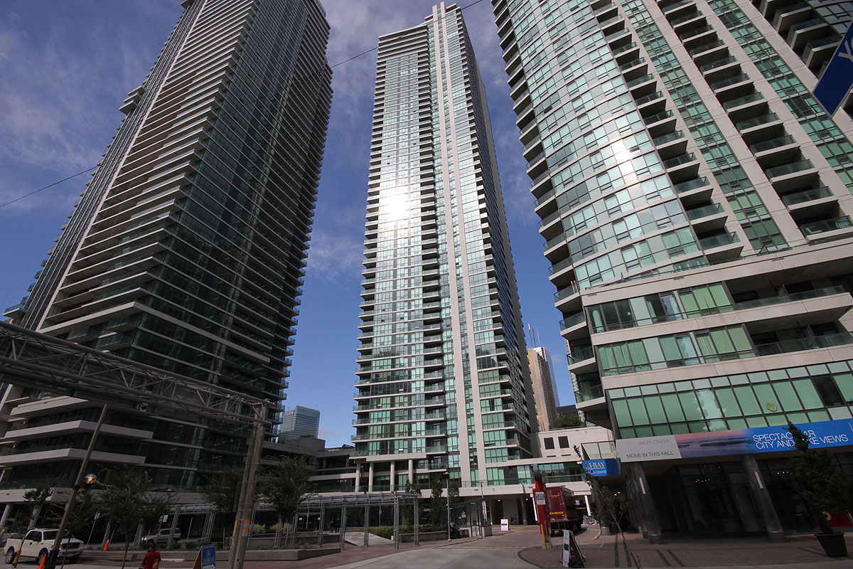 116 - 18- Harbour st condo