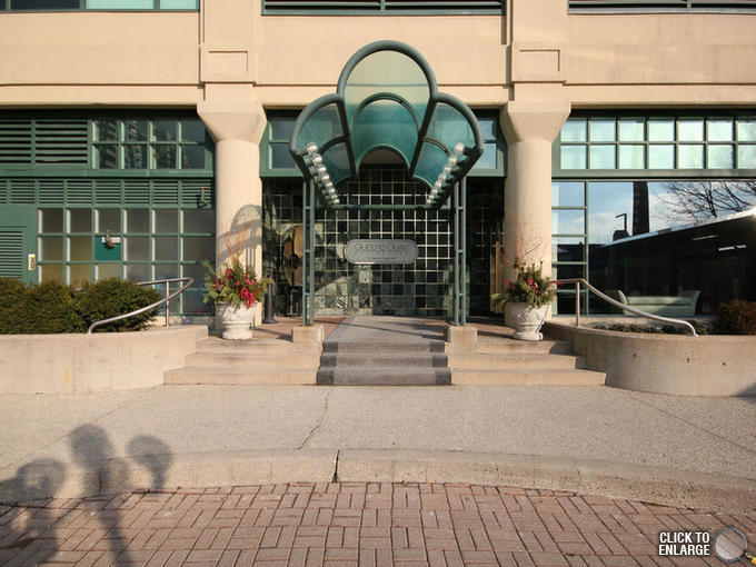 entrance of 211 Queens Quay west
