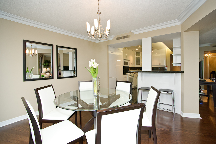 55 Harbour sq dinning room